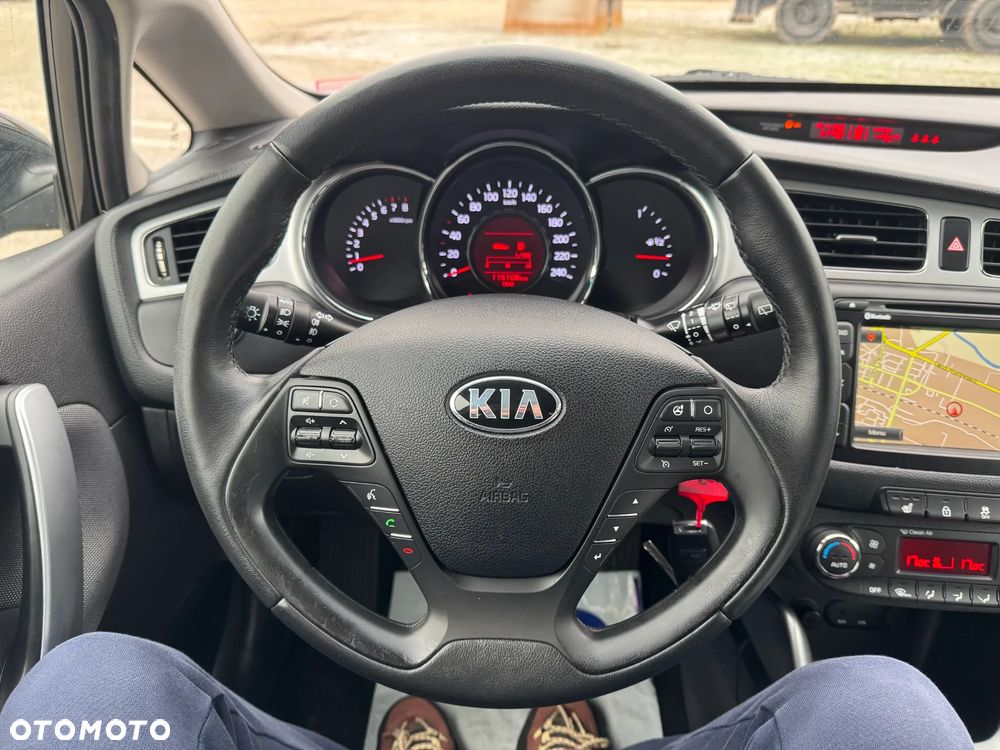 Kia Ceed 1.6 GDI Dream Team Edition - 13