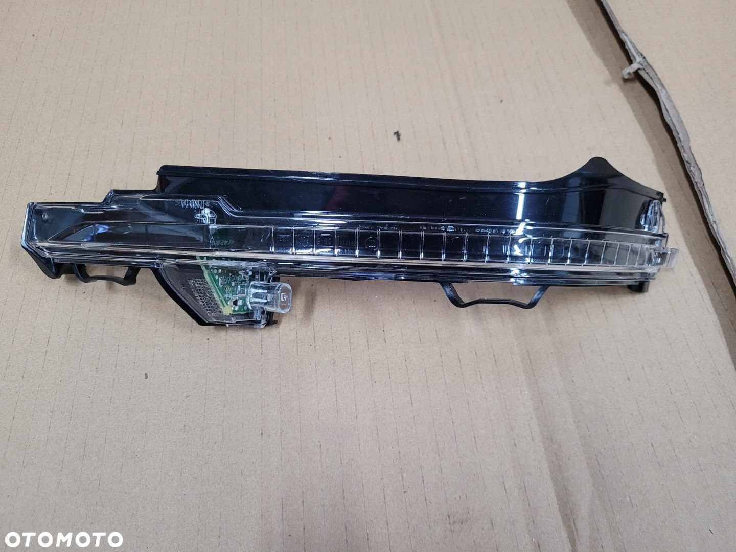 KIERUNKOWSKAZ LUSTERKA LED PRAWY AUDI Q7 - 1