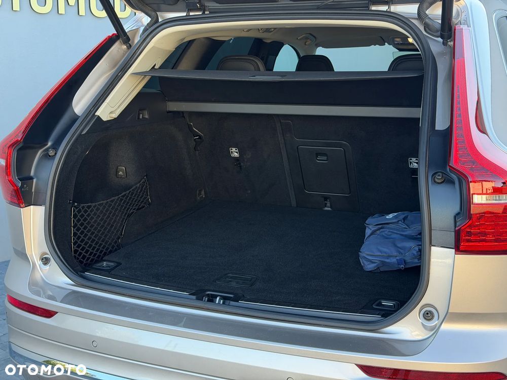 Volvo XC 60 B5 B AWD Plus Bright - 34