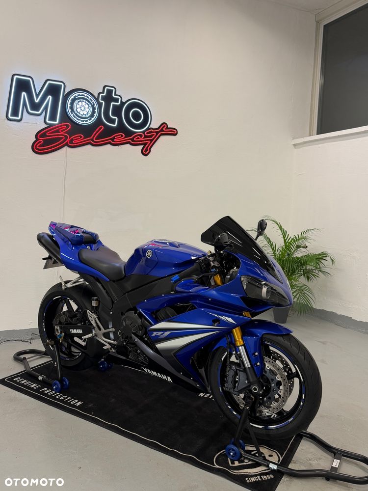 Yamaha R1 - 8