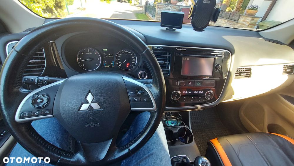 Mitsubishi Outlander 2.2 DID Intense + - 9
