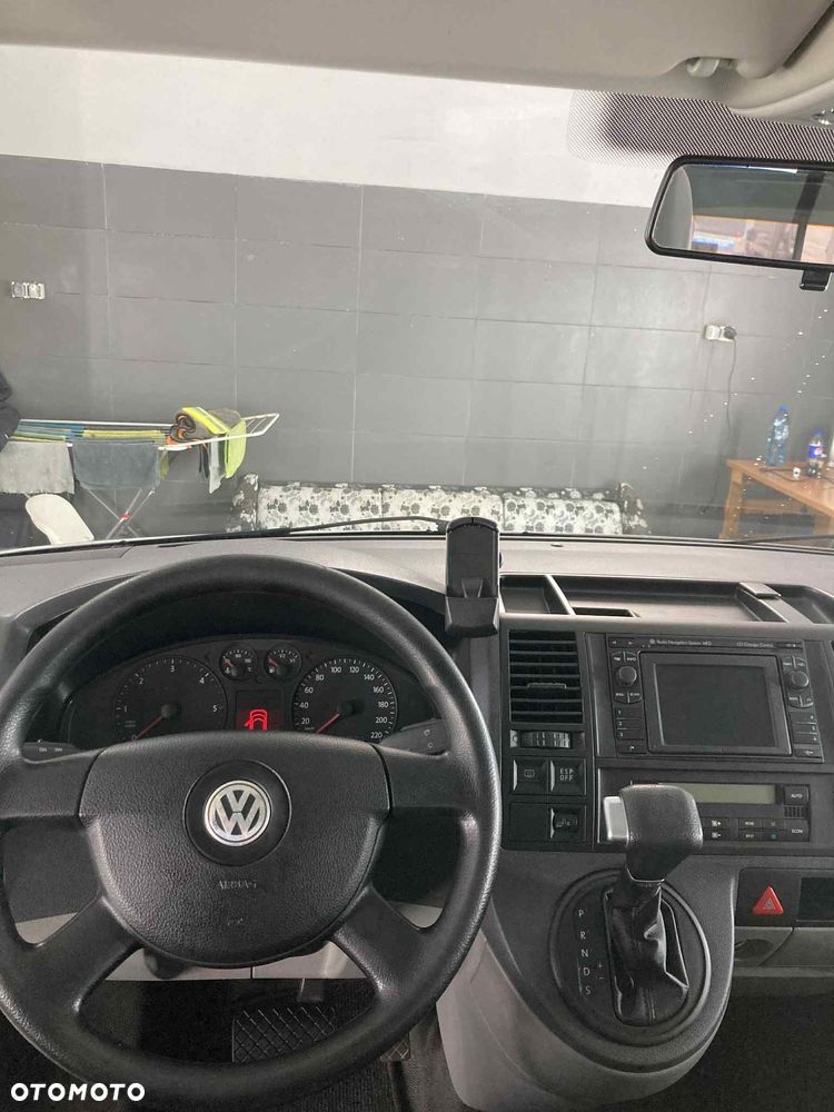 Volkswagen Caravelle - 11