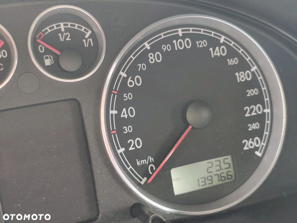 Volkswagen Passat 2.0 Comfortline - 12