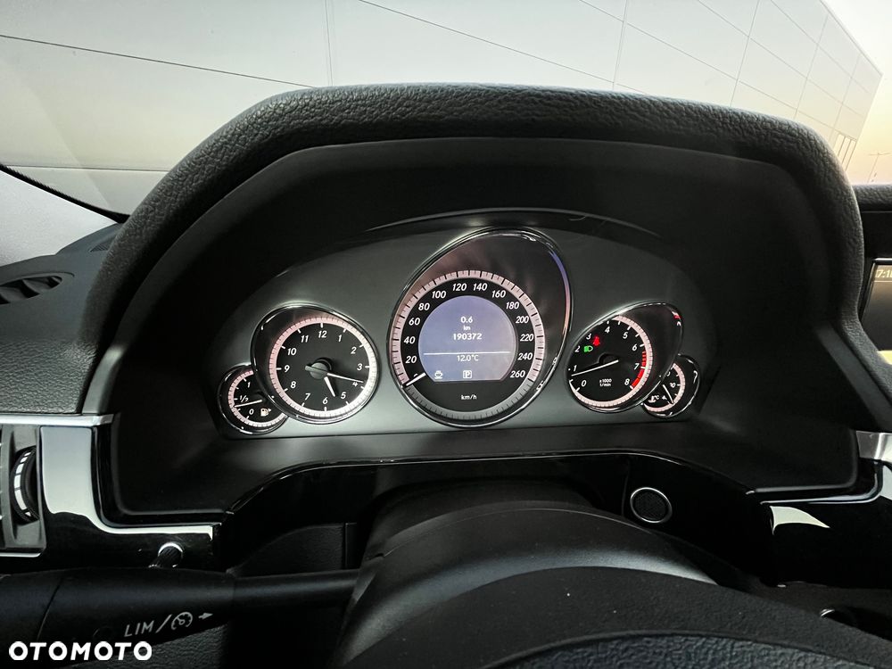 Mercedes-Benz Klasa E 200 CGI BlueEffICIENCY Avantgarde - 21