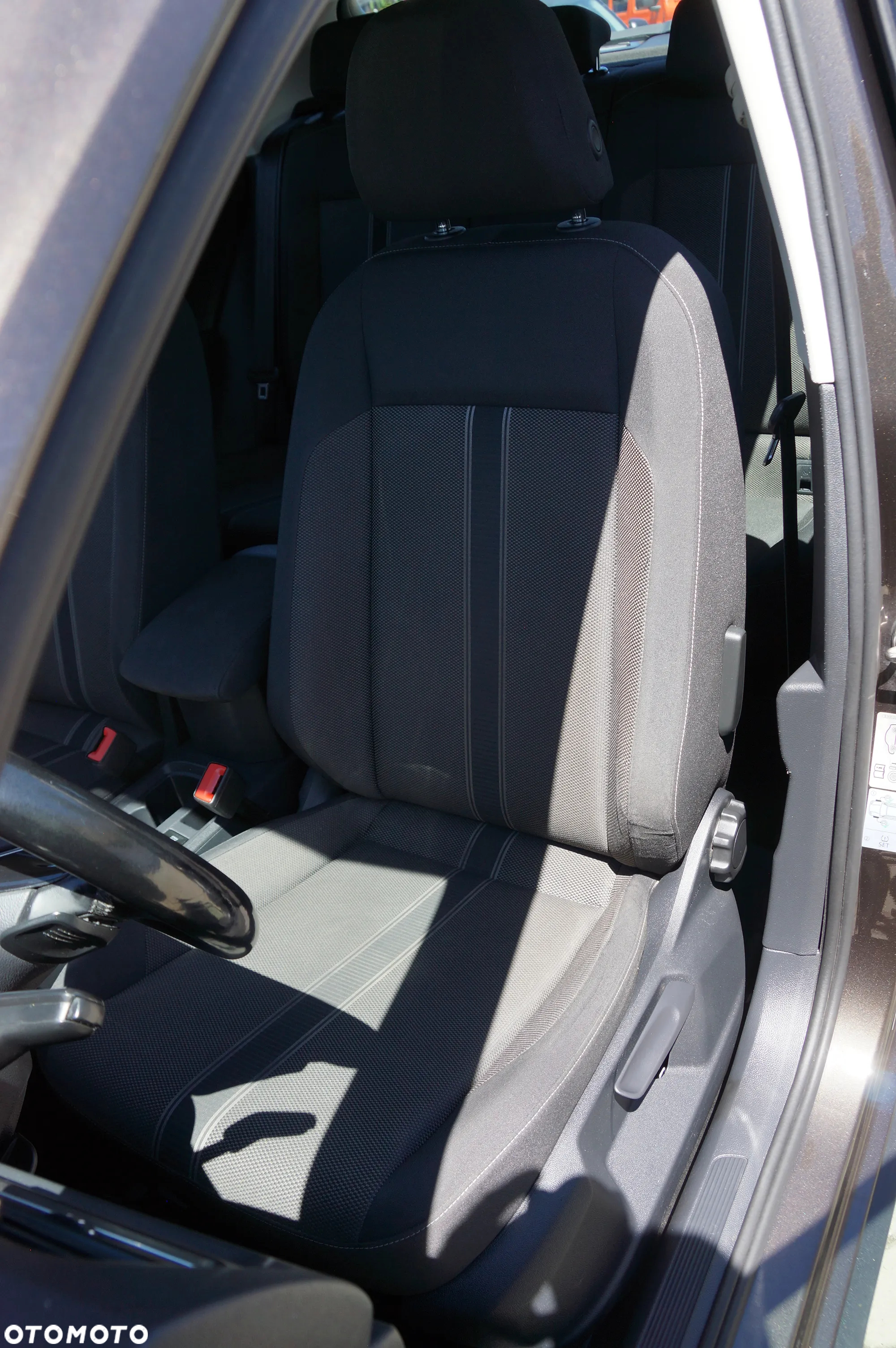 Volkswagen T-Roc 2.0 TDI SCR 4MOTION DSG Style - 25