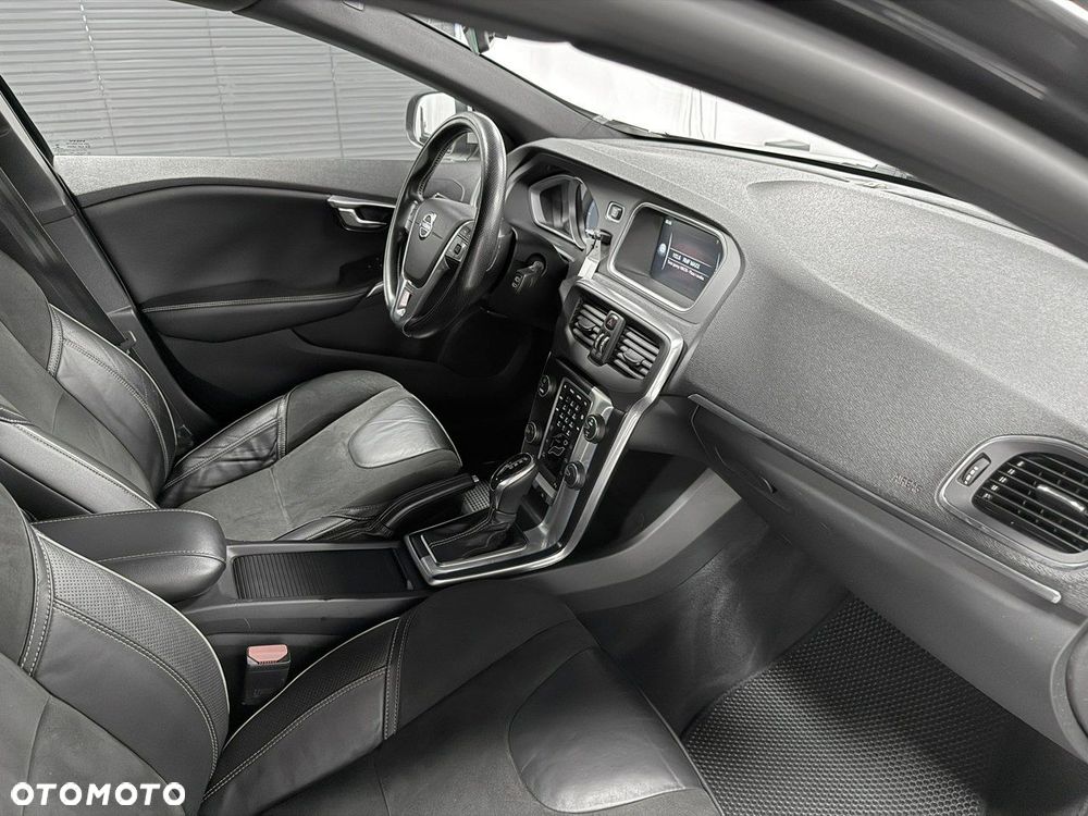 Volvo V40 D3 Drive-E SCR R-Design Momentum - 22