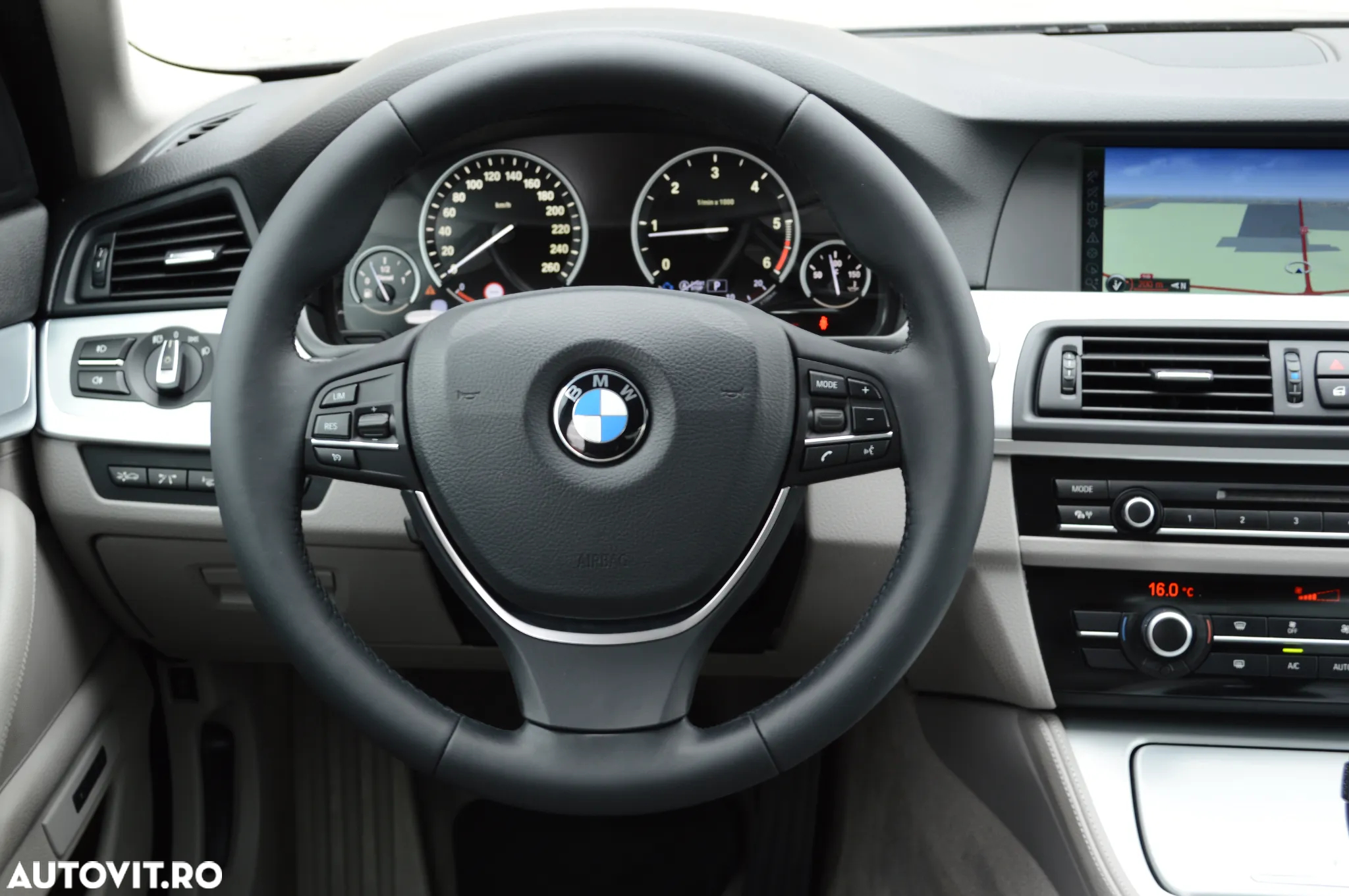 BMW Seria 5 525d xDrive Sport-Aut. - 24