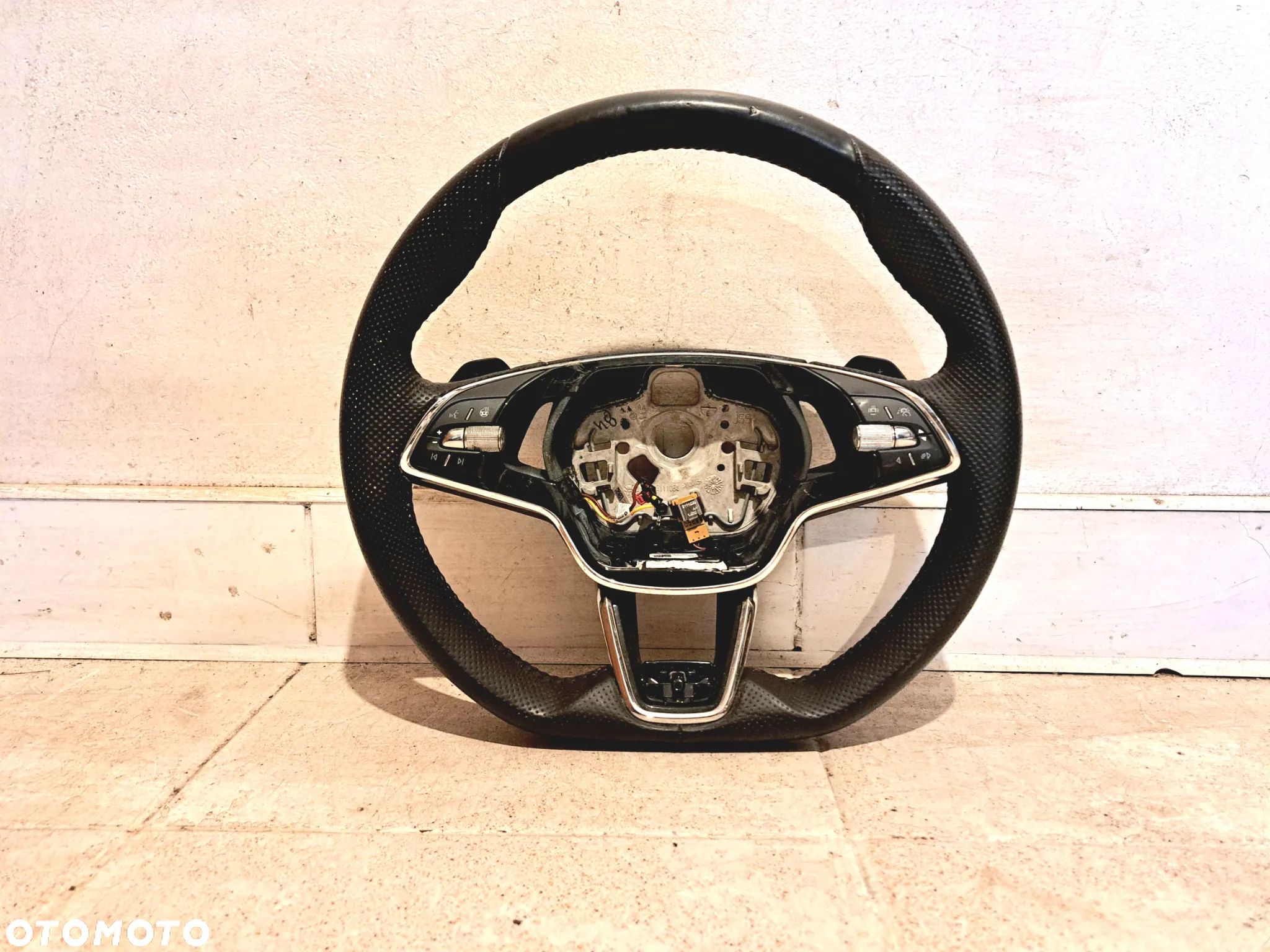 KIEROWNICA SKODA OCTAVIA IV 5E3959542G - 1
