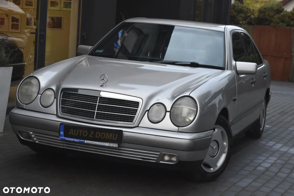 Mercedes-Benz Klasa E 230 Classic - 1