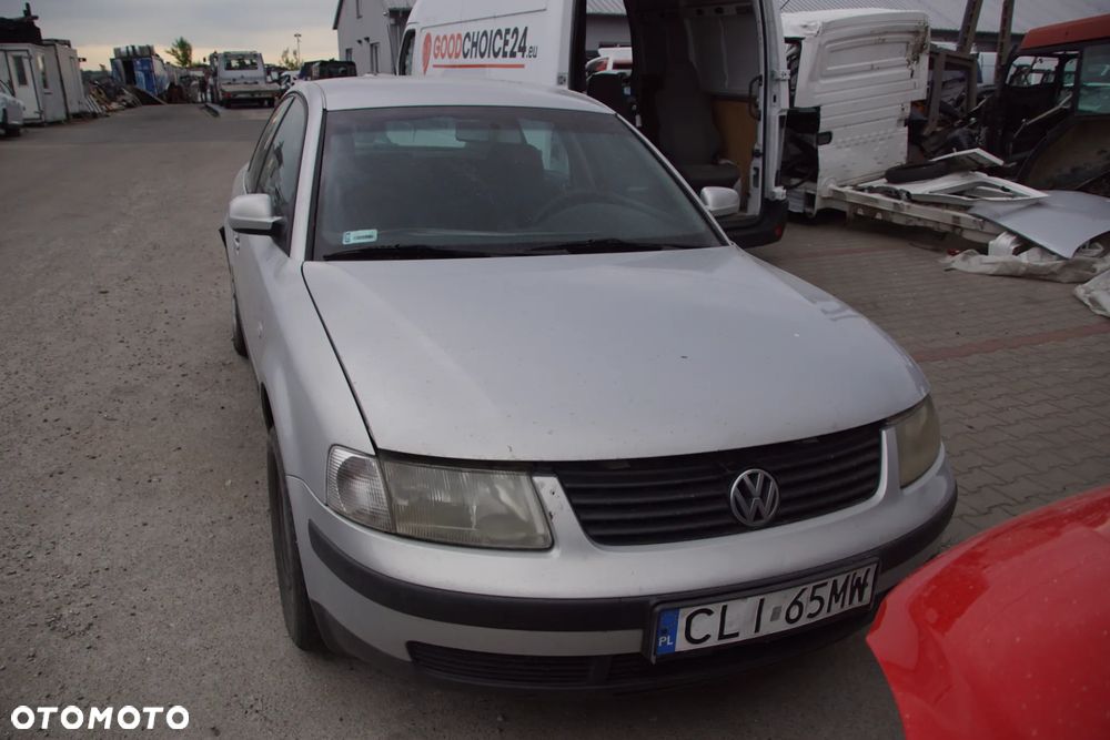 Auto na części - Volkswagen Passat B5 1.9 TDI 115 KM AJM DUK LB7Z 2000R Silnik Skrzynia Drzwi Maska Błotnik Klapa Zderzak Lampa Lusterko Klamka Szyba Deska Kokpit Sterownik Moduł Czujnik Licznik Panel Kierownica - 9