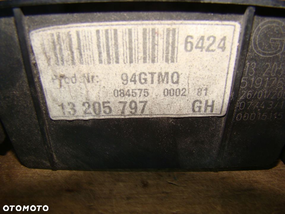 SKRZYNKA BEZPIECZNIKÓW MODUŁ NADWOZIA UEC OPEL SIGNUM VECTRA C GH AL - PIN - 3