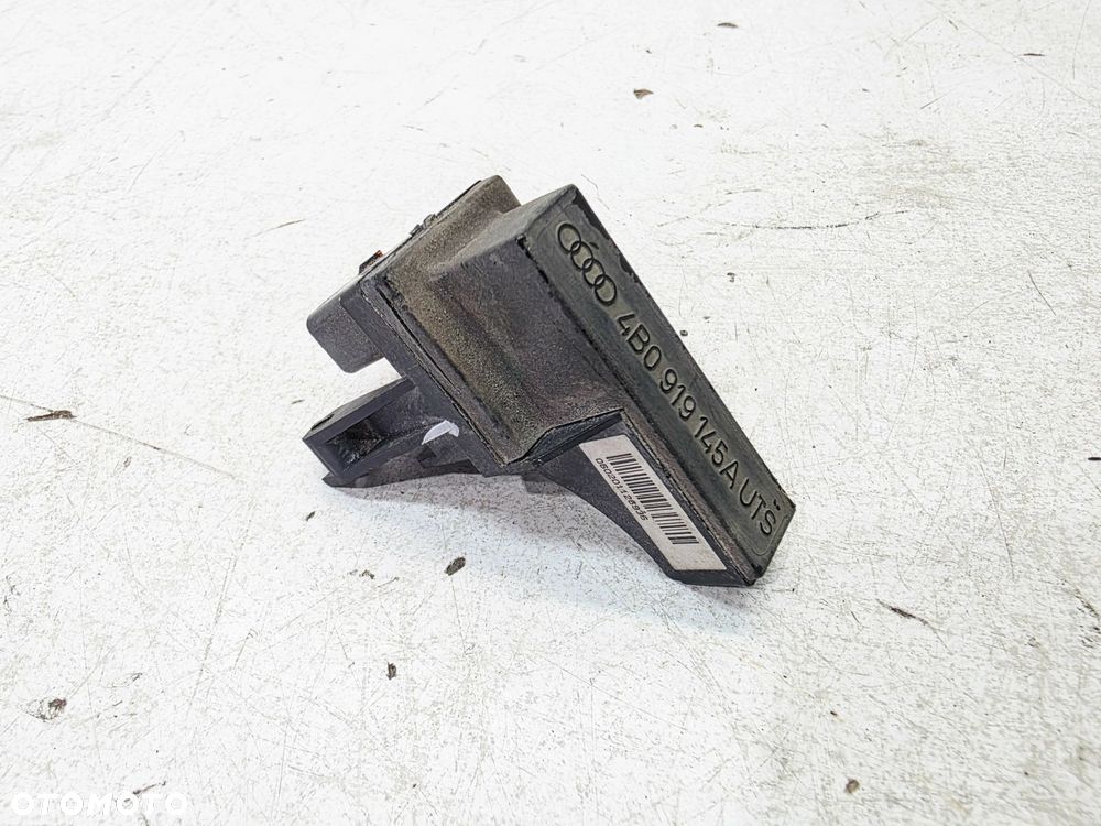 WZMACNIACZ ANTENOWY ODBIORNIK ZEGARA AUDI 4B0919145A - 2