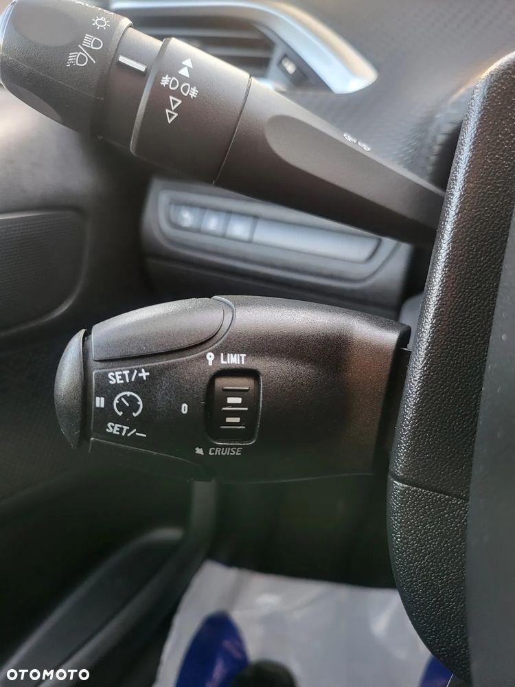 Peugeot 2008 1.2 Pure Tech Allure S&S - 32