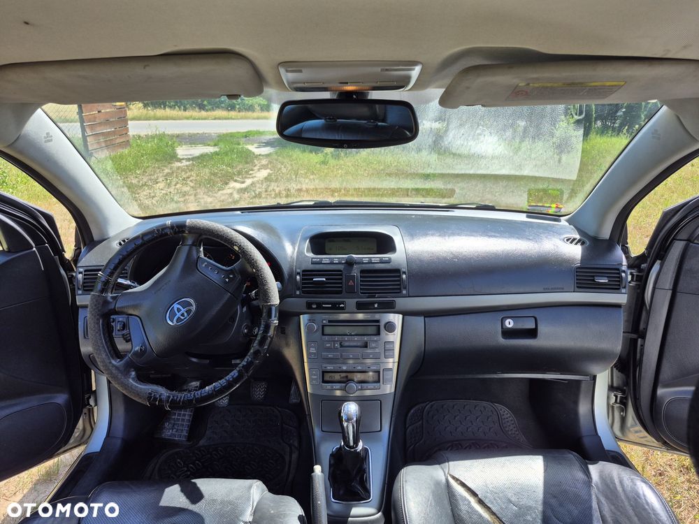 Toyota Avensis - 8