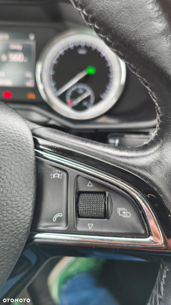 Skoda Superb 2.0 TDI L&K DSG - 25