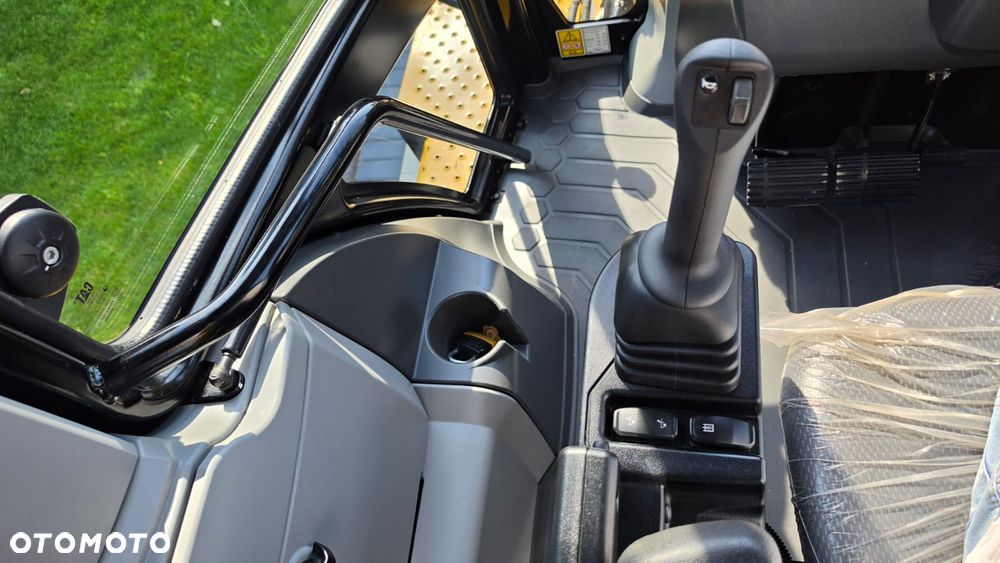 Caterpillar KOPARKO ŁADOWARKA CAT 432. 101 KONI. AUTOMATYCZNA SKRZYNIA BIEGÓW.  JOYSTICK. 3 ŁYŻKI. ROK PRODUKCJI 2023. KUPOWANA I ODBIERANA W 2024. BARDZO MAŁY PRZEBIEG JEDYNE 325 MTh. KLIMATYZACJA.  WEBASTO. STAN JAK FABRYCZNIE NOWA - 33