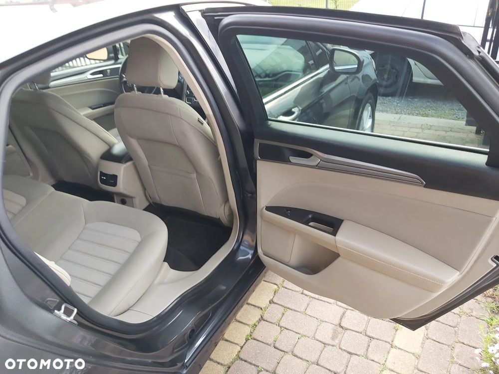 Ford Fusion - 14