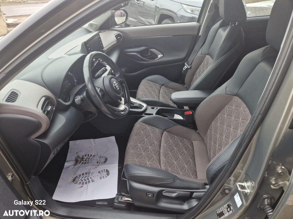 Toyota Yaris Cross 1.5 VVT-i HSD 4x2 Exclusive Elegant - 9