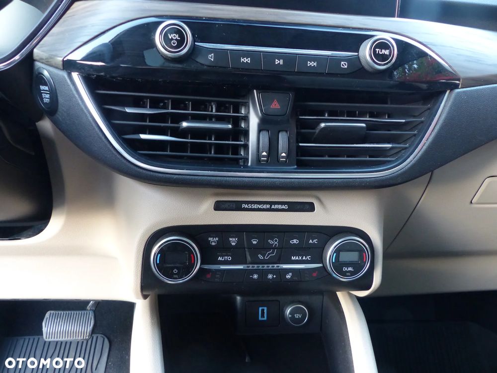 Ford Escape 2.0 EcoBoost AWD Titanium - 24