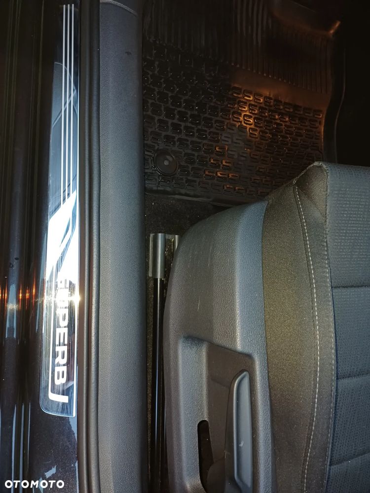 Skoda Superb 2.0 TDI Ambition - 27