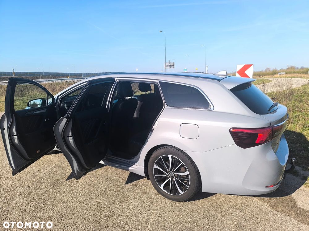 Toyota Avensis 1.8 Premium - 3