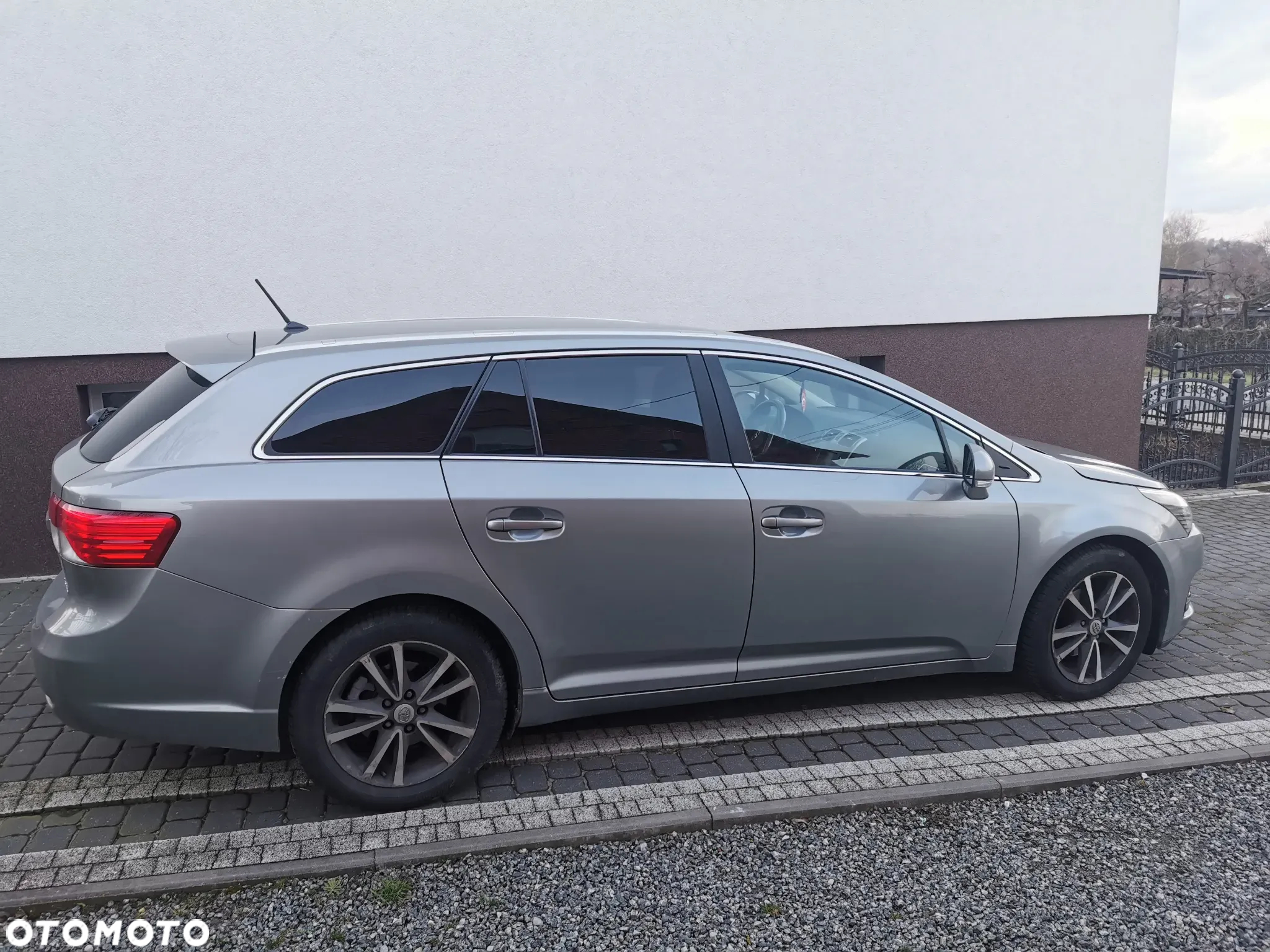Toyota Avensis 2.0 D-4D Premium - 7