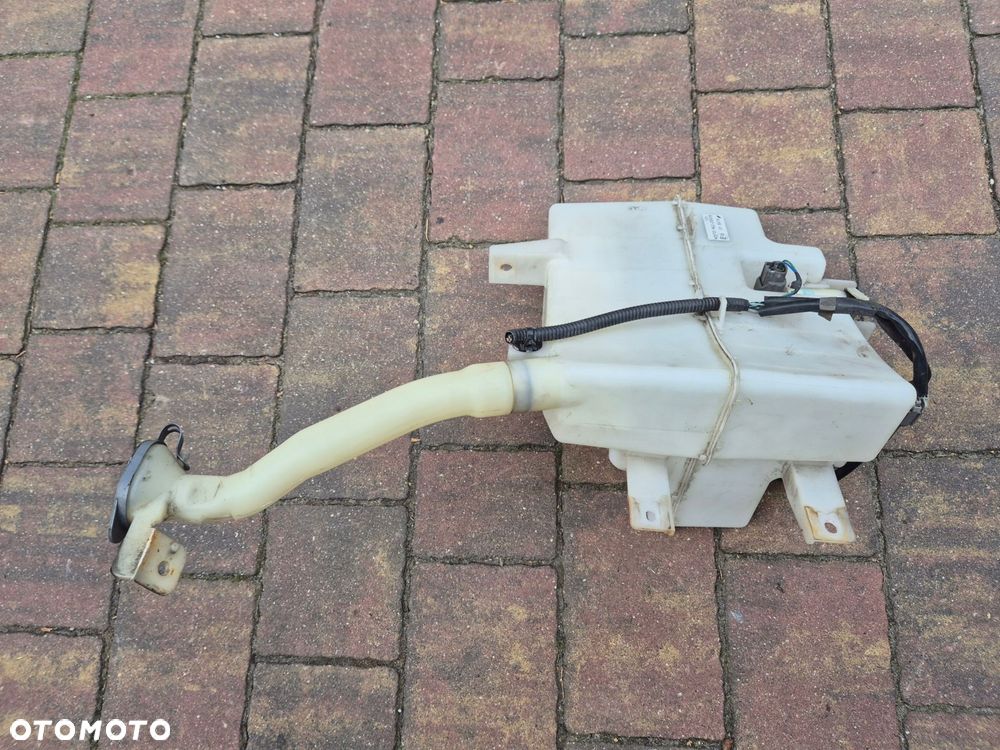 zbiorniczek spryskiwaczy nissan 370z - 2