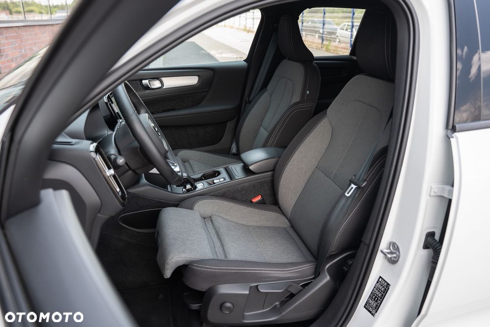 Volvo XC 40 B3 B DKG Plus Bright - 21