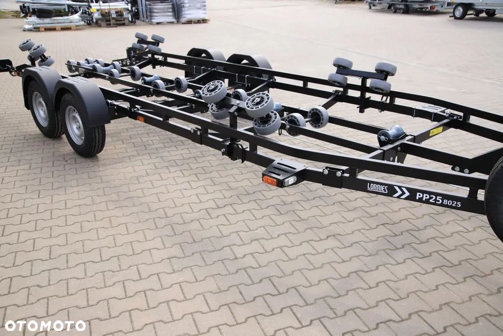 Lorries Przyczepa Podłodziowa PP35-8825 w Kolorze Czarnym Do Łodzi Max 8.6 M DMC 3500 kg Tylne Lampy LED - 13