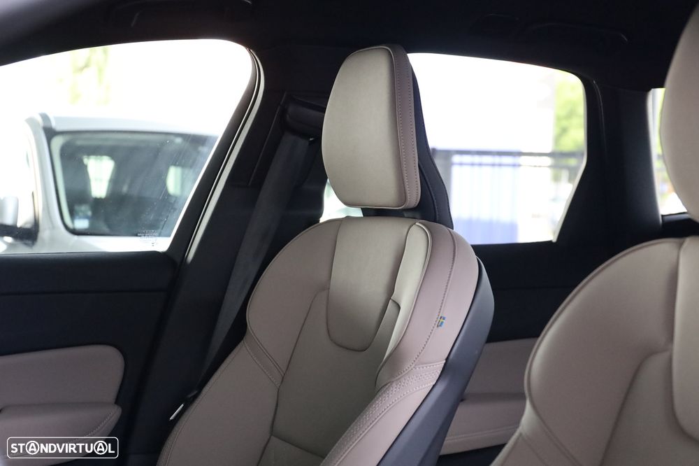 Volvo XC 60 2.0 T6 PHEV Core AWD - 10