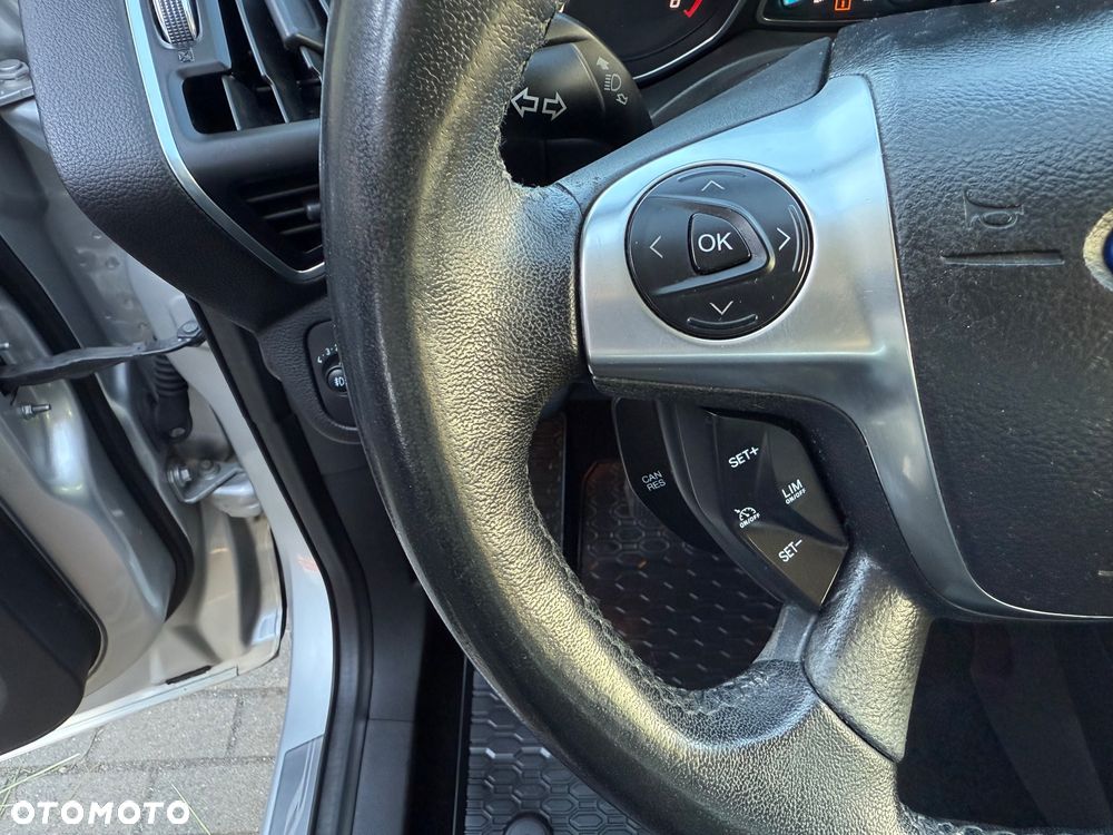 Ford Kuga 2.0 TDCi 2x4 Titanium - 19