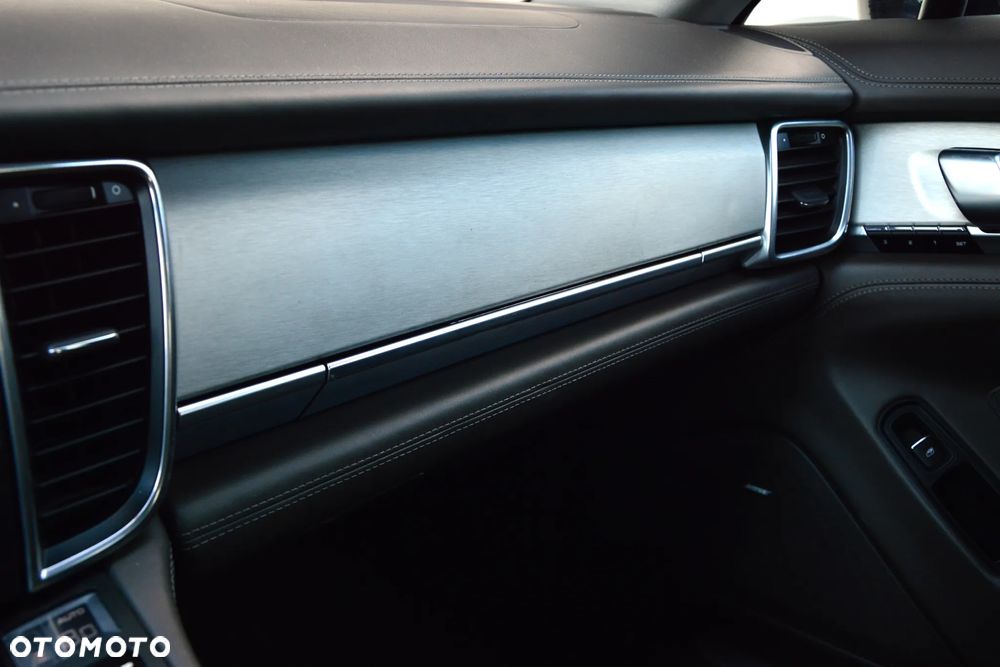 Porsche Panamera 4 - 33