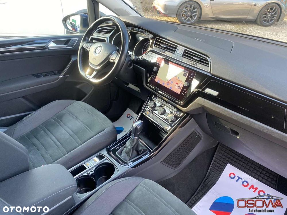 Volkswagen Touran - 25