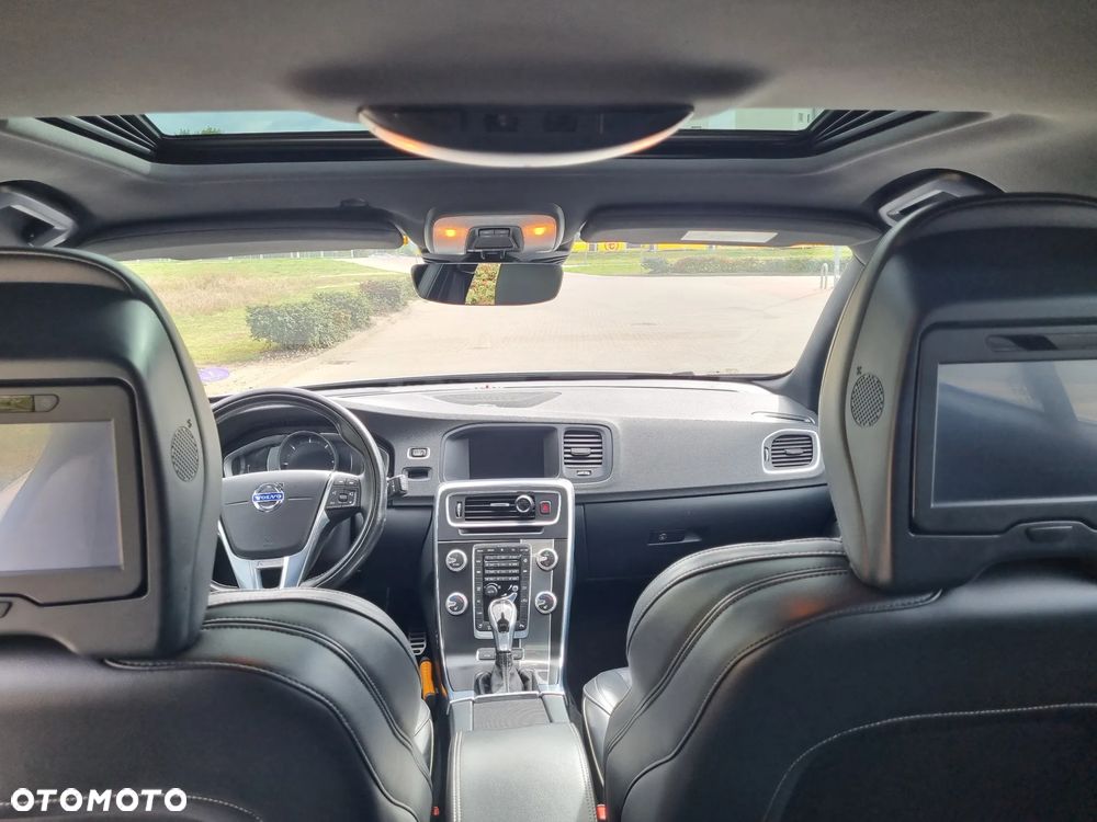 Volvo V60 D6 AWD Plug-in Hybrid R-Design Summum - 24