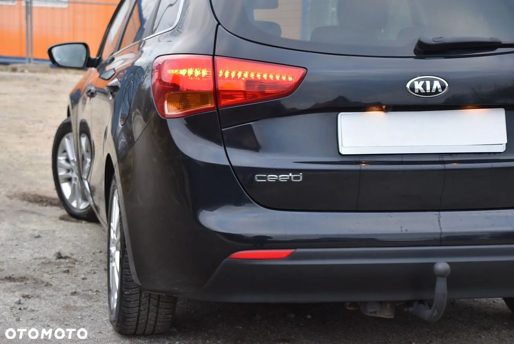 Kia Ceed - 10
