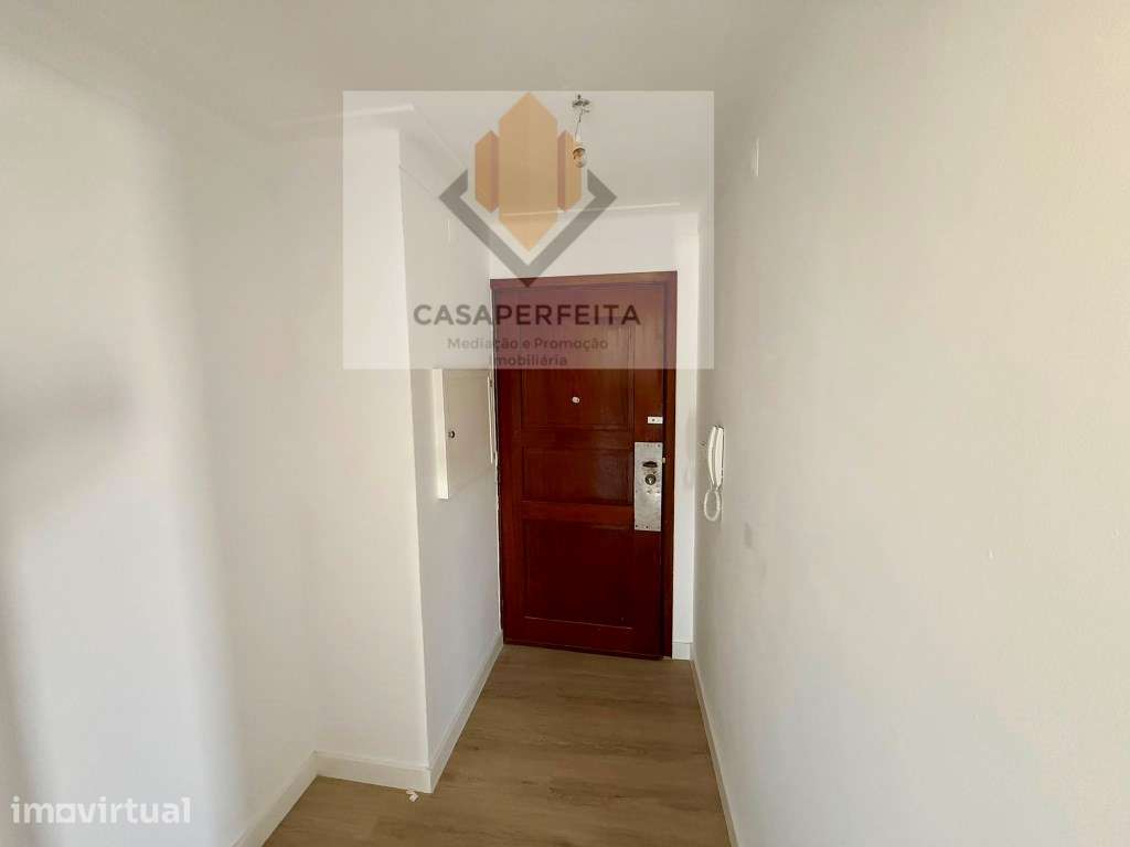 Apartamento T2 Renovado com Varanda - Rio Tinto - Grande imagem: 2/18