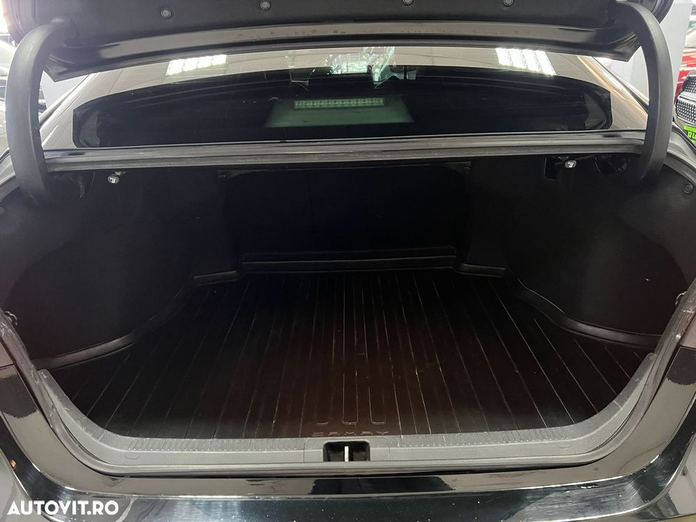 Toyota Camry Luxury - 13