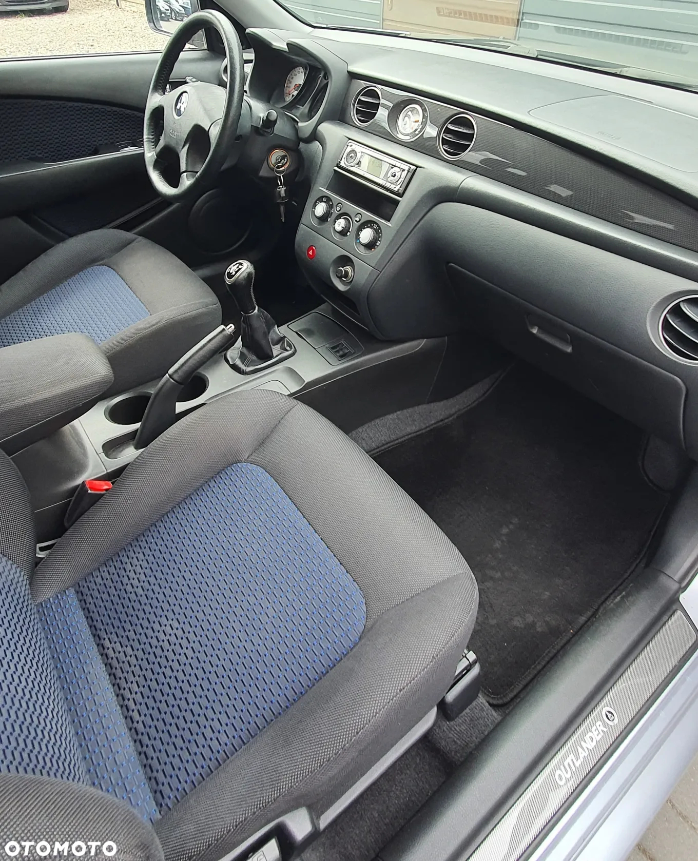 Mitsubishi Outlander 2.4 Dakar - 19