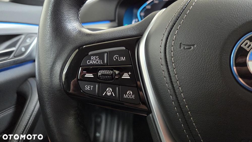 BMW Seria 5 530e xDrive M Sport sport - 28