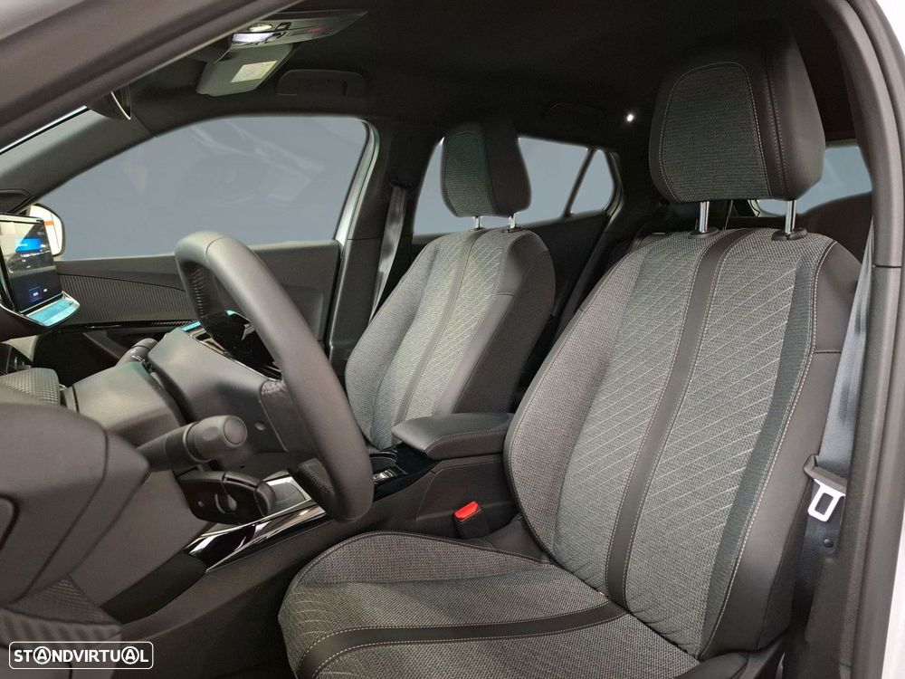 Peugeot 2008 1.2 PureTech Allure — fotografia 7
