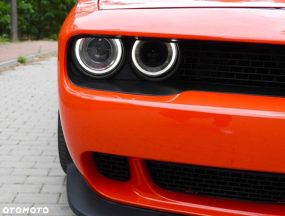 Dodge Challenger - 8