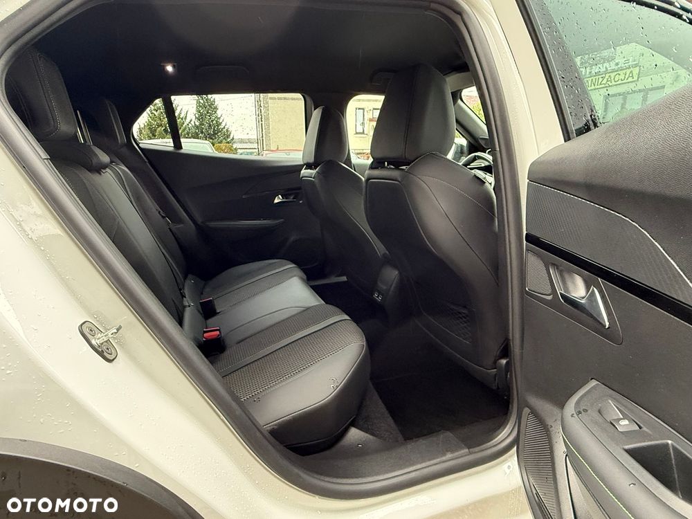 Peugeot 2008 PureTech 130 EAT8 GT Pack - 28