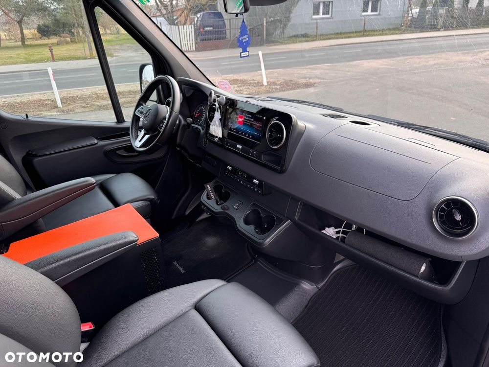 Mercedes-Benz Sprinter - 12