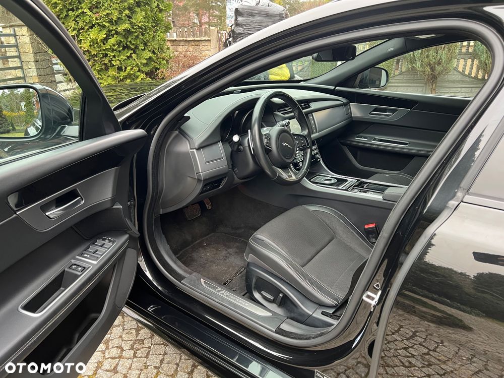 Jaguar XF 2.0 i4D R-Sport - 14
