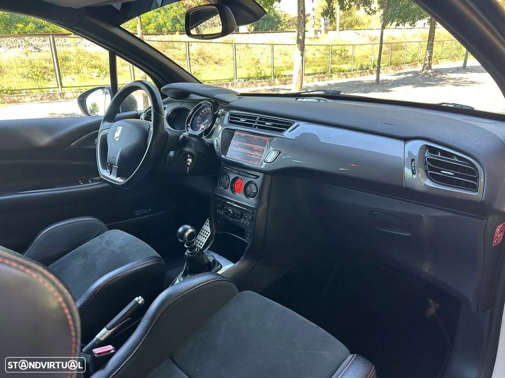 Citroën DS3 1.6 THP Racing - 11