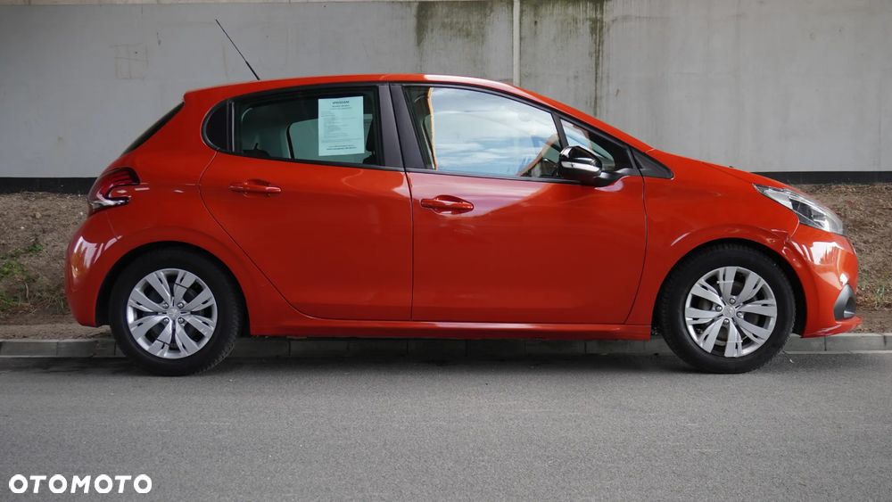 Peugeot 208 - 8