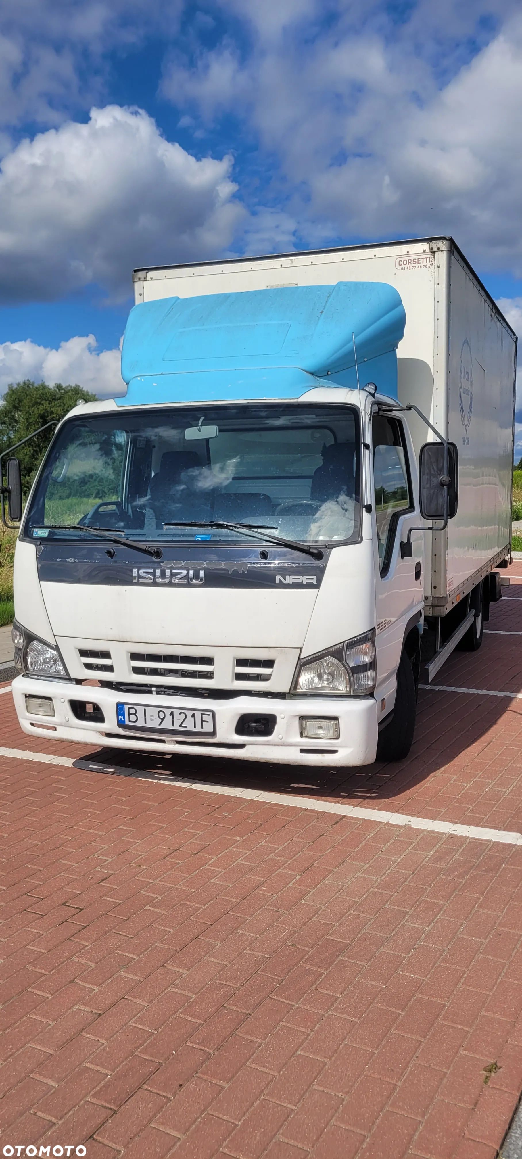 Isuzu NPR - 1