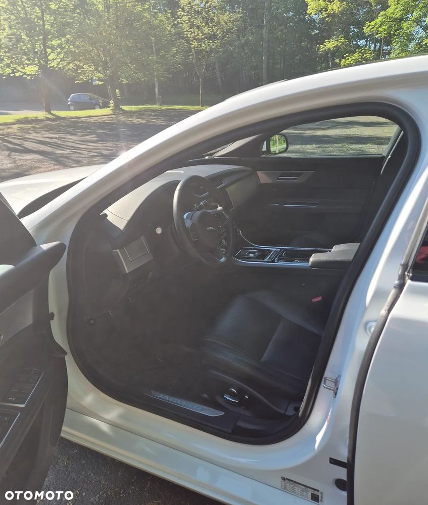 Jaguar XF 2.0 T Prestige - 14