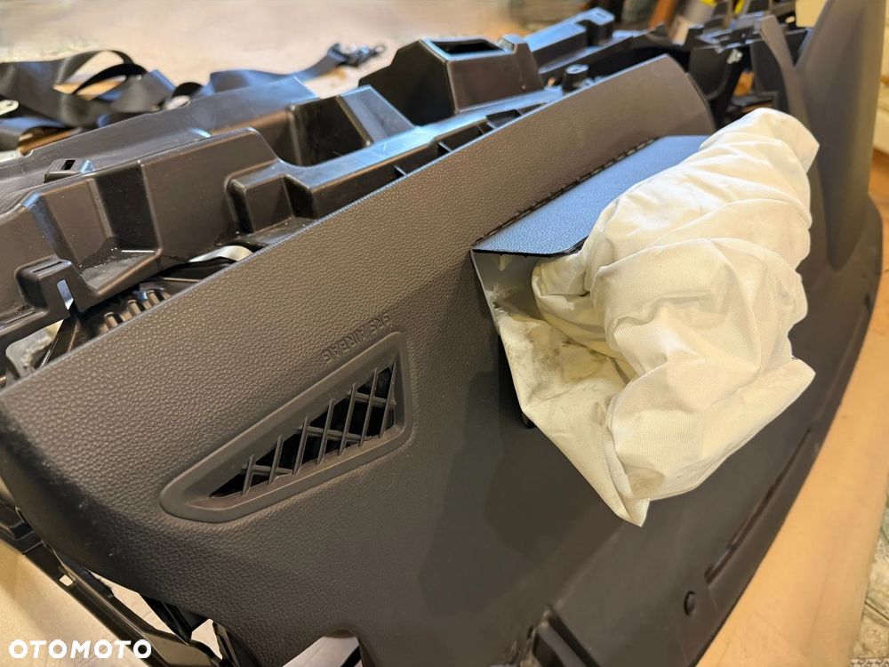 Deska rozdzielcza konsola Toyota Corolla Cross 2022- do regeneracji - 10