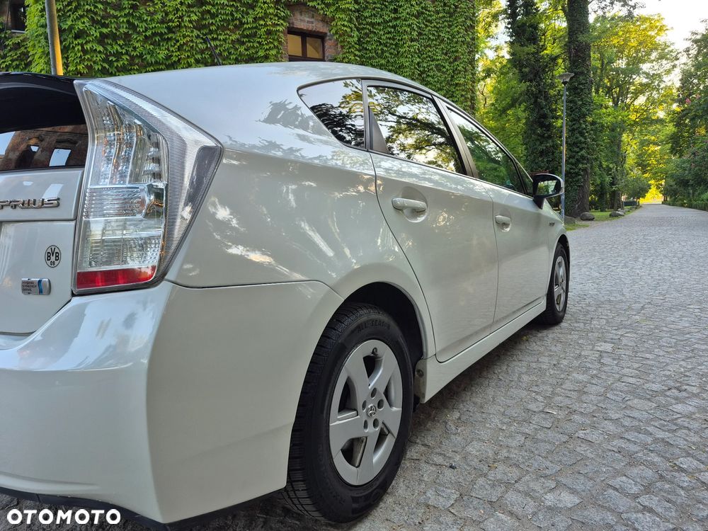 Toyota Prius (Hybrid) Executive - 20